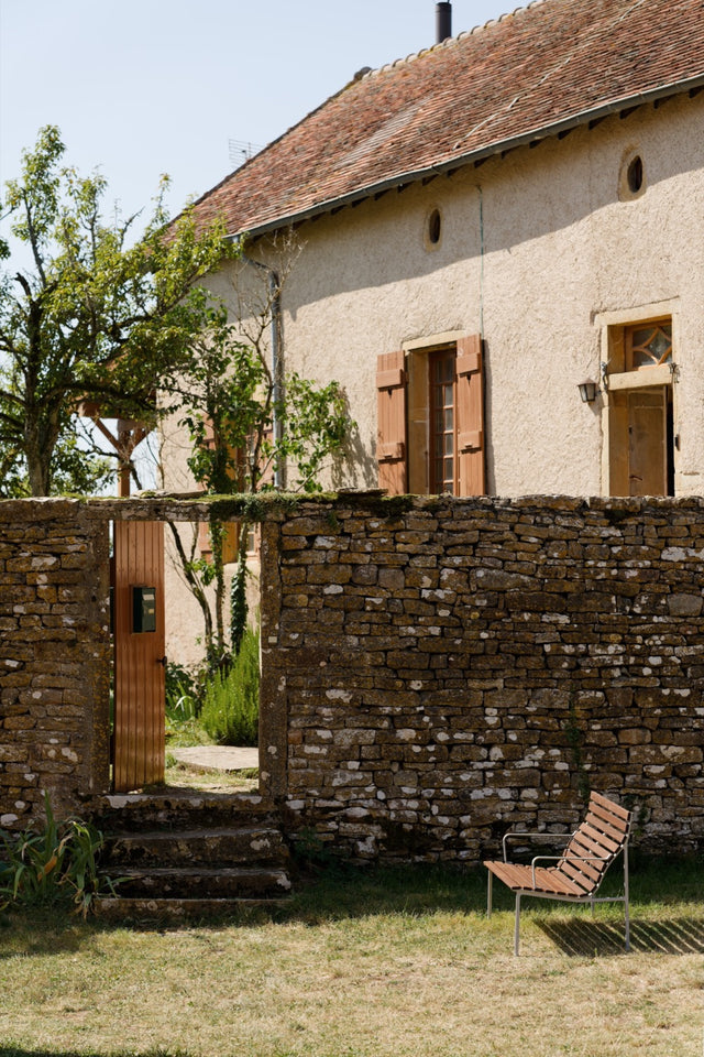 Outdoorbank | Traverse Lounge Bench mit Armlehne