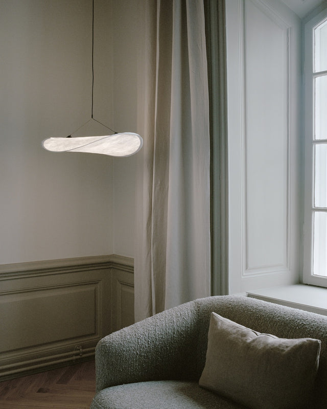 Tense pendant light