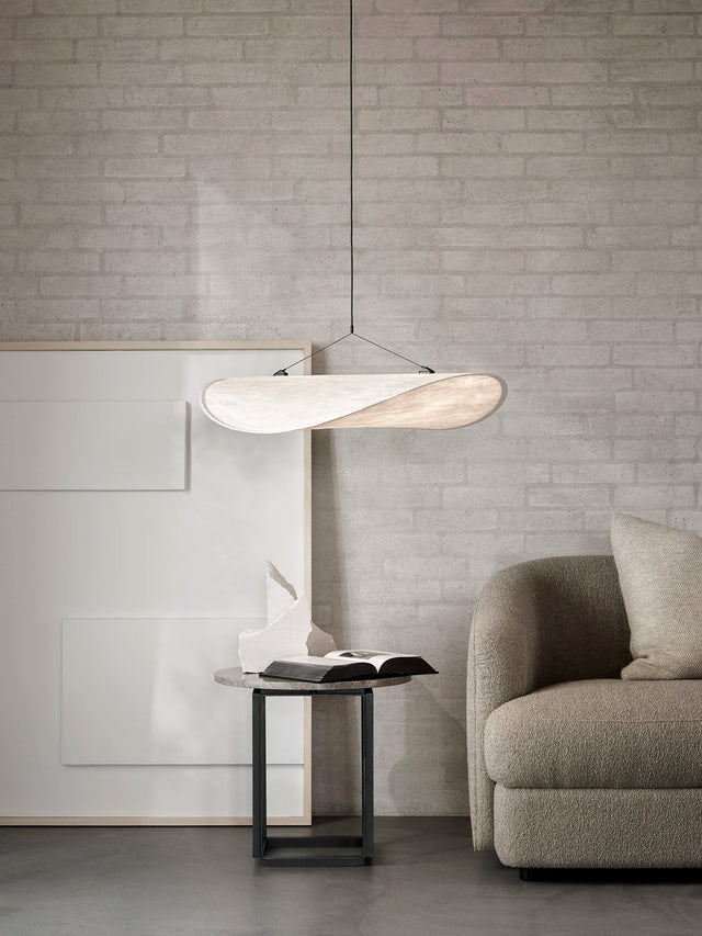 Tense pendant light