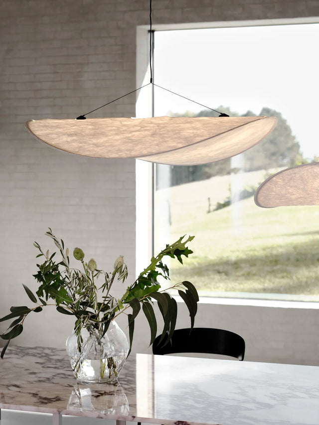 Tense pendant light